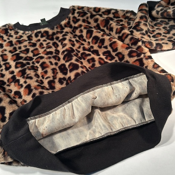 Leopard pattern top. Extremely stylish - Picture 8 of 8